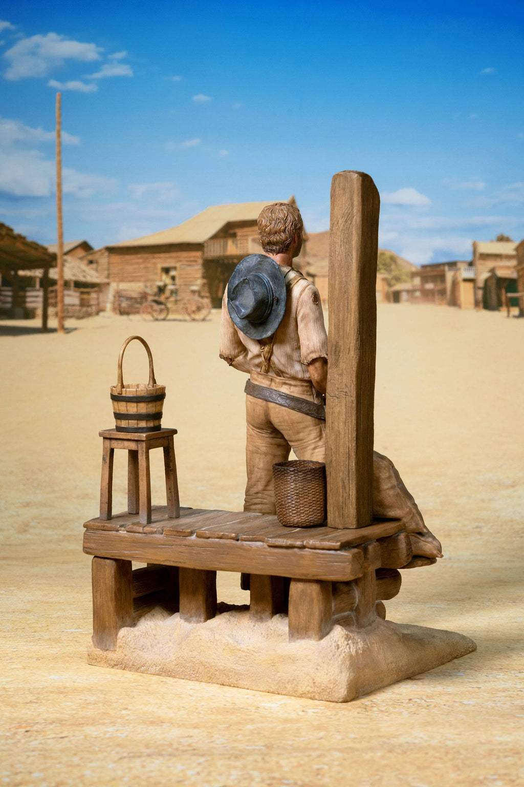 Terence Hill Statue 1970 im Maßstab 1:6 (36cm) inkl. exklusiver und persönlich signierter Autogrammkarte