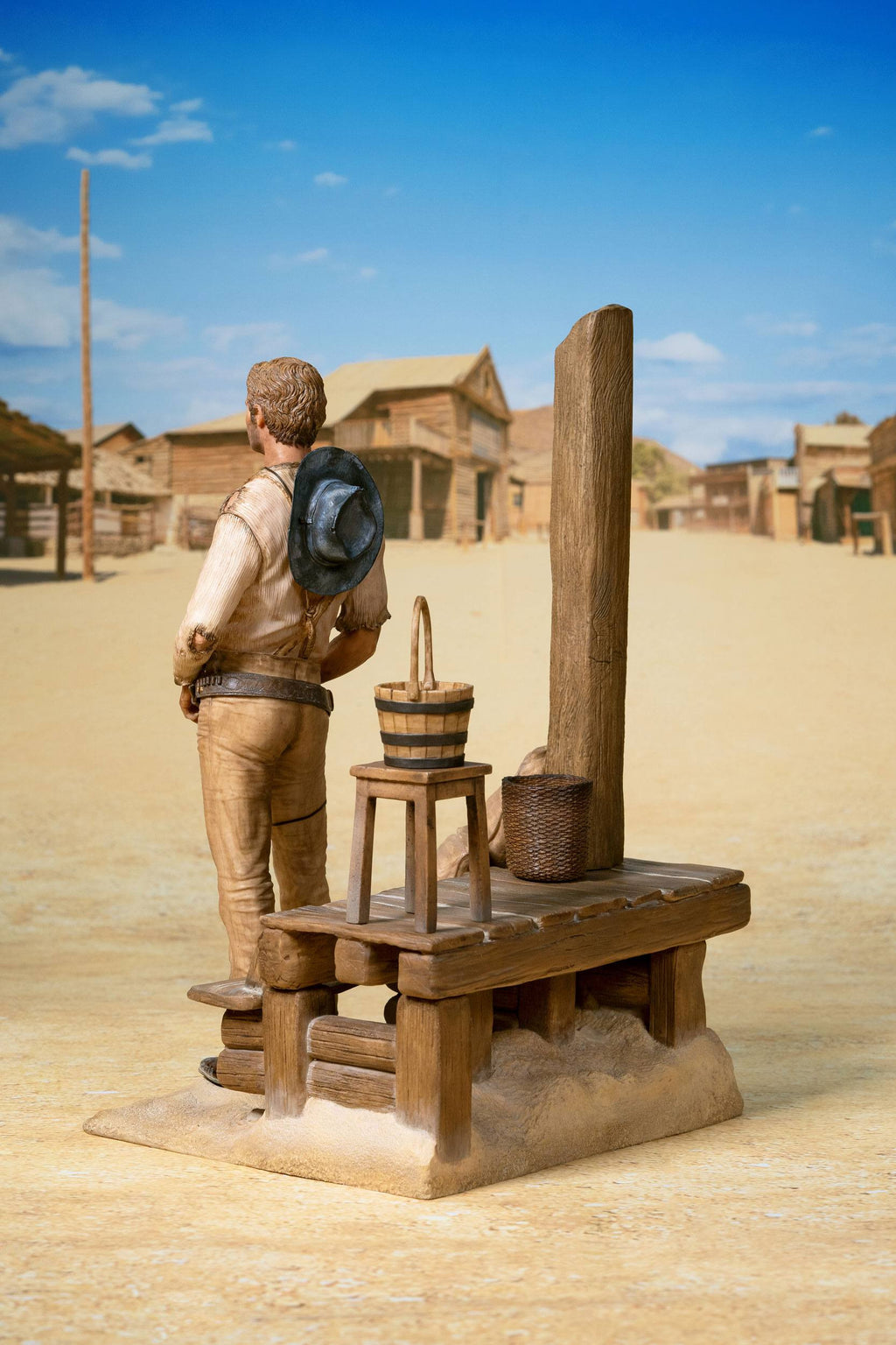 Terence Hill Statue 1970 im Maßstab 1:6 (36cm) inkl. exklusiver und persönlich signierter Autogrammkarte