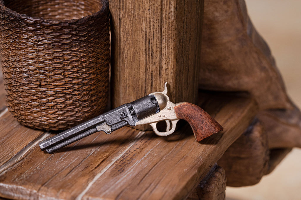 Terence Hill Statue 1970 im Maßstab 1:6 (36cm) inkl. exklusiver und persönlich signierter Autogrammkarte